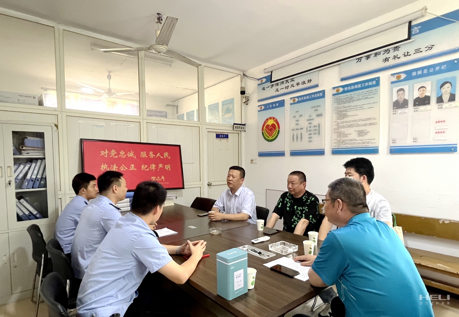“警企共建”互换会.jpg